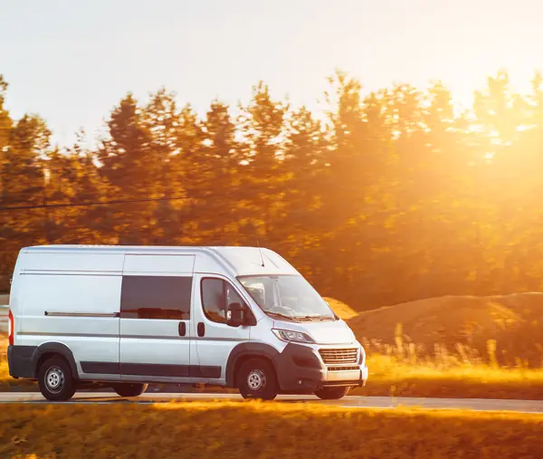 ugradnja vetrobrana sa uv filterom na kombi vozilima